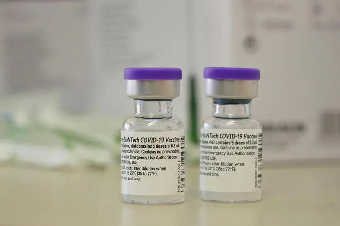 Vaccini Pfizer (foto Ansa/Epa)