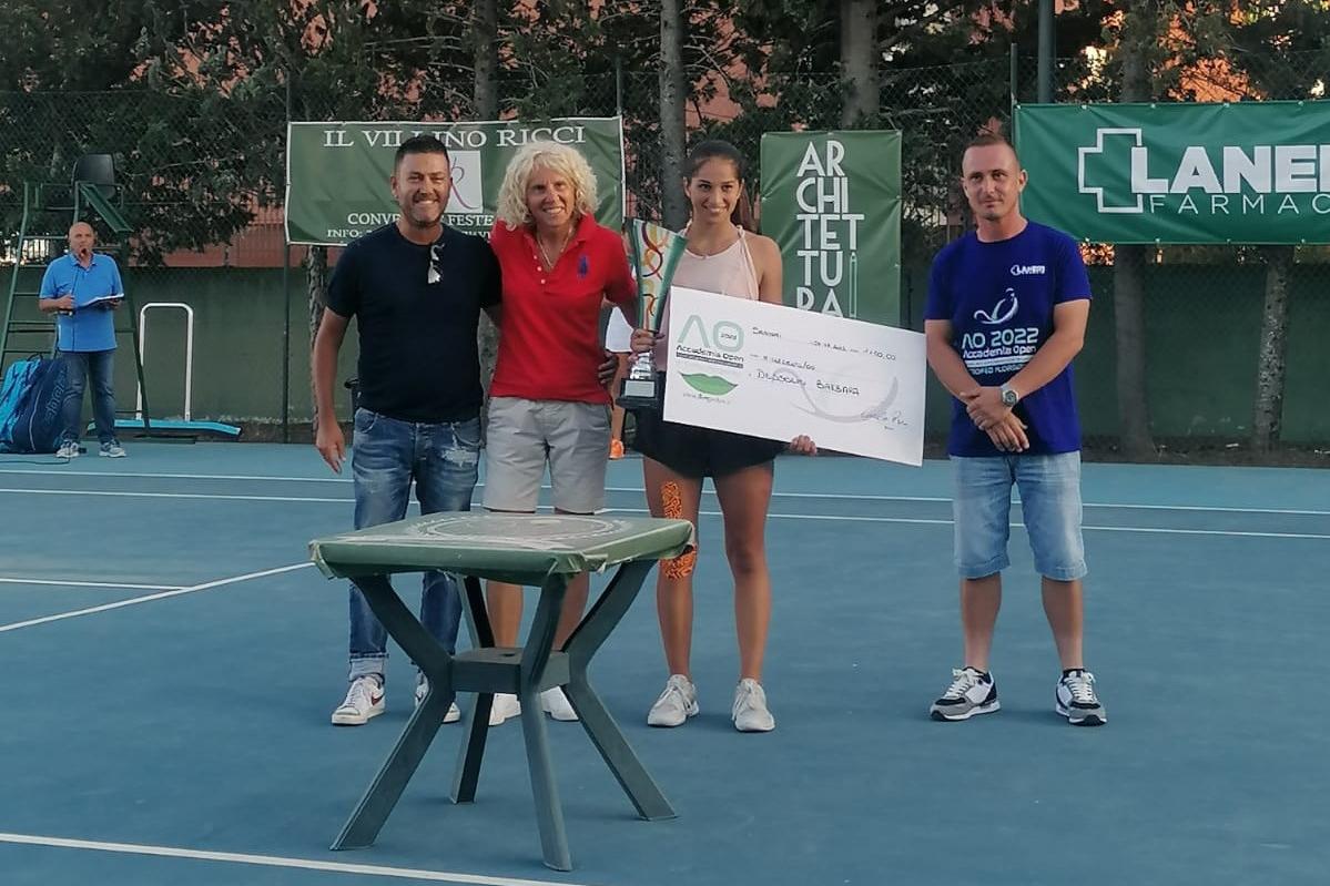 La premiazione di Barbara Dessolis (Foto Accademia Tennis Sassari)