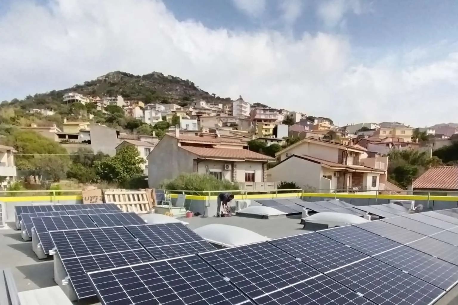 Un impianto fotovoltaico installato da Poste Italiane