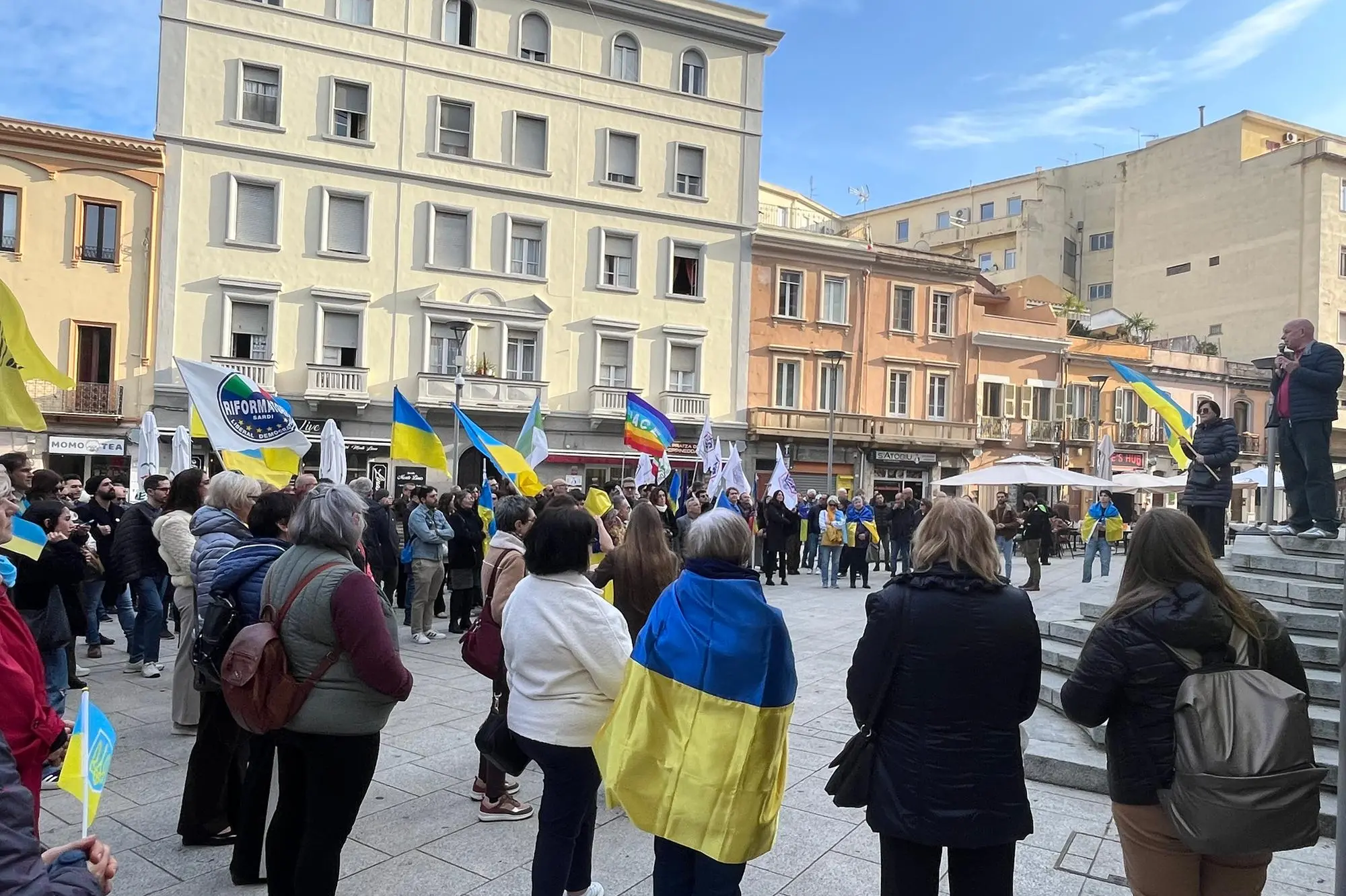 La manifestazione in piazza Garibaldi (foto Umberto Zedda)