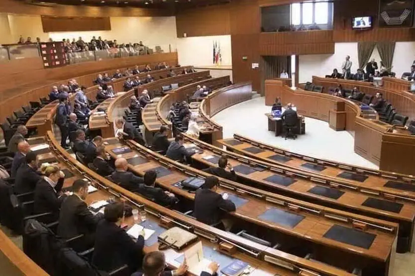 Il Consiglio regionale (archivio L'Unione Sarda)