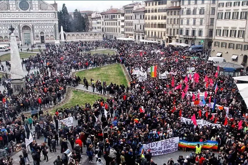 I manifestanti in piazza Santa Maria Novella