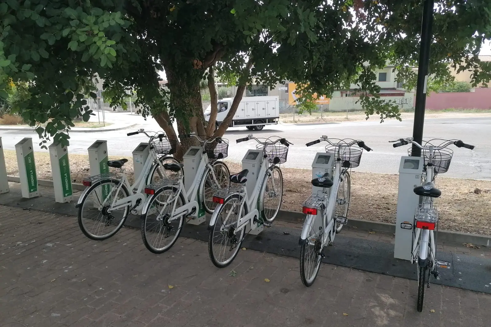 Una stazione bike sharing