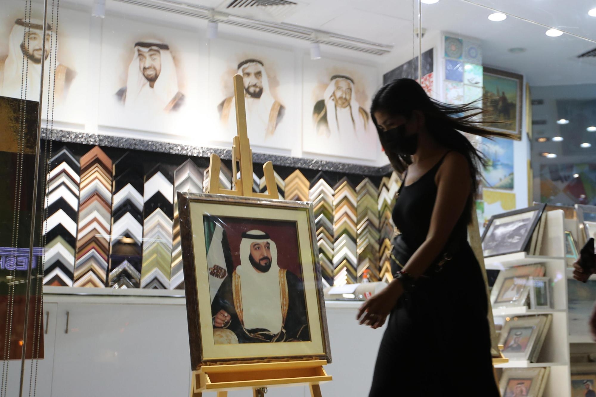 40 giorni di lutto per la morte dello sceicco Khalifa bin Zayed Al-Nahyan