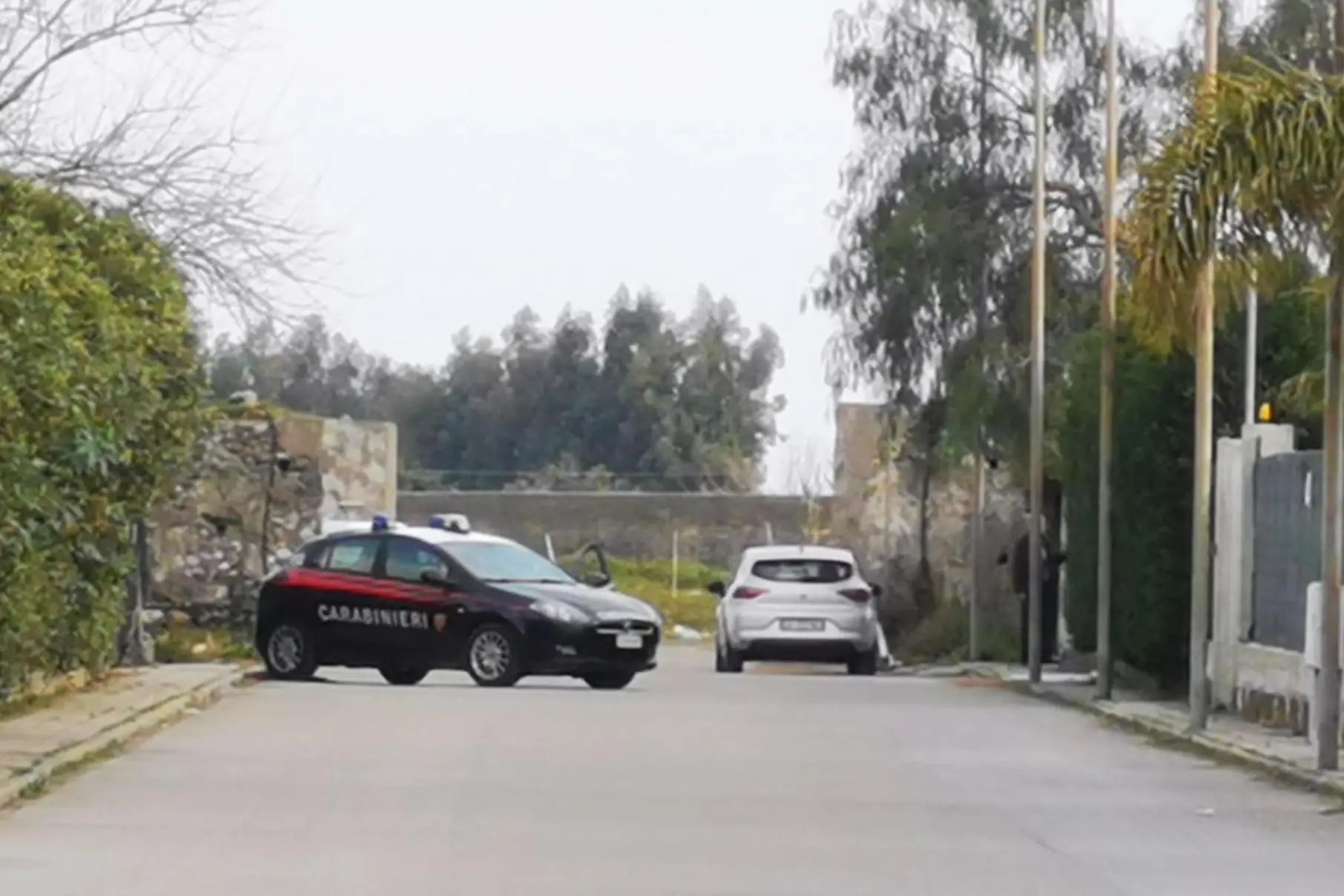 La strada di Merì, nel Messinese, dove è stato trovato il corpo semicarbonizzato di un sedicenne (foto Ansa)