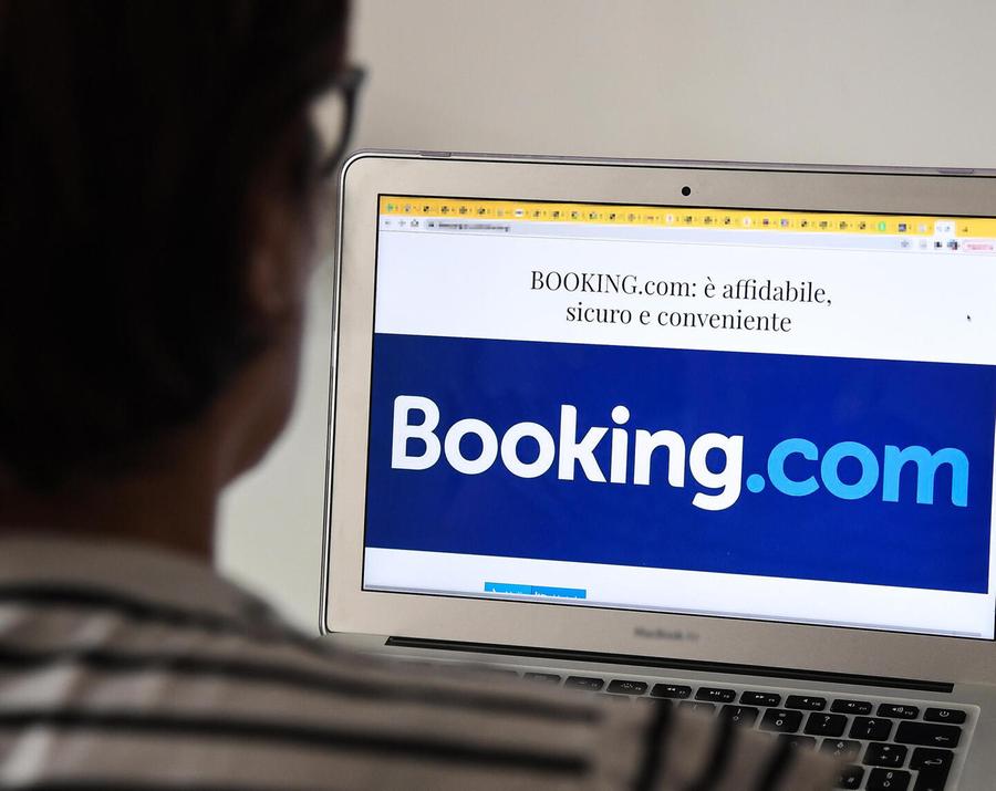 Attacco a Booking.com, allarme truffe