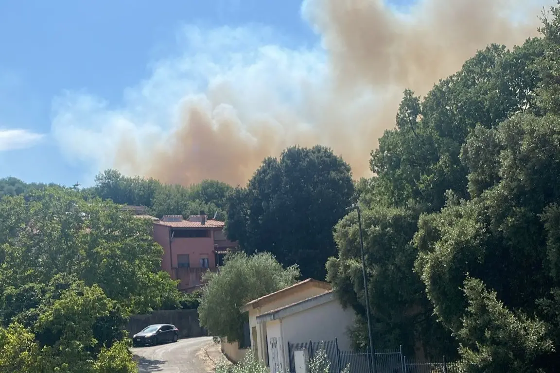 L'incendio alle porte di Ales