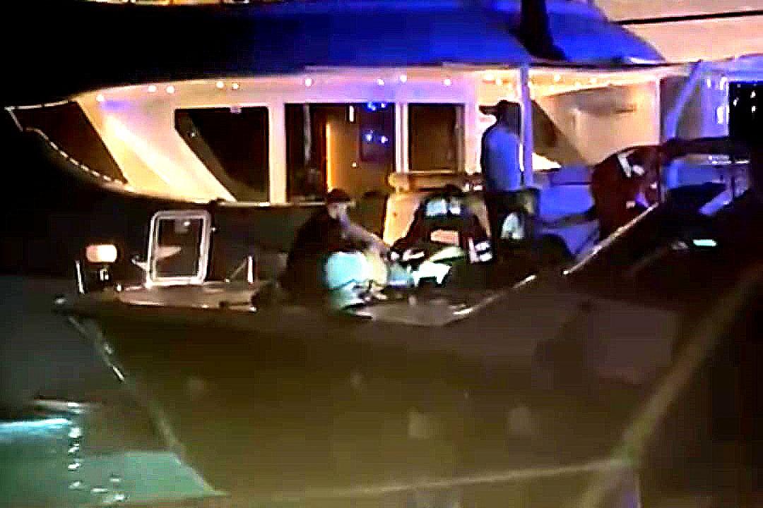 Porto Cervo, yacht finisce sugli scogli: un morto e sei feriti