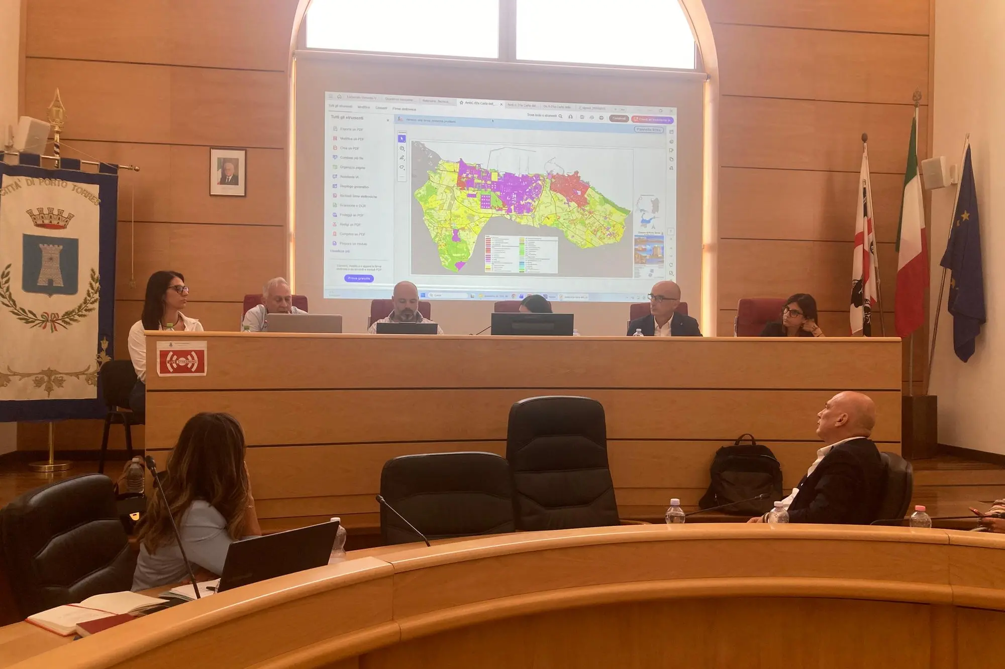 La seduta del Consiglio sul Puc a Porto Torres (foto Pala)