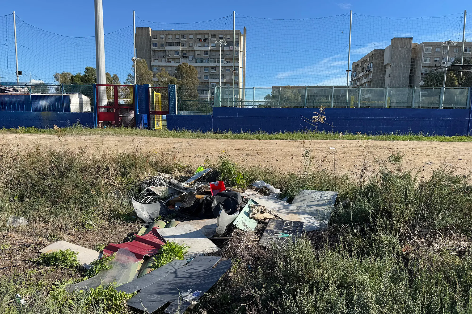 Discariche nel quartiere Sant'Elia (foto Stefano Anedda Endrich)