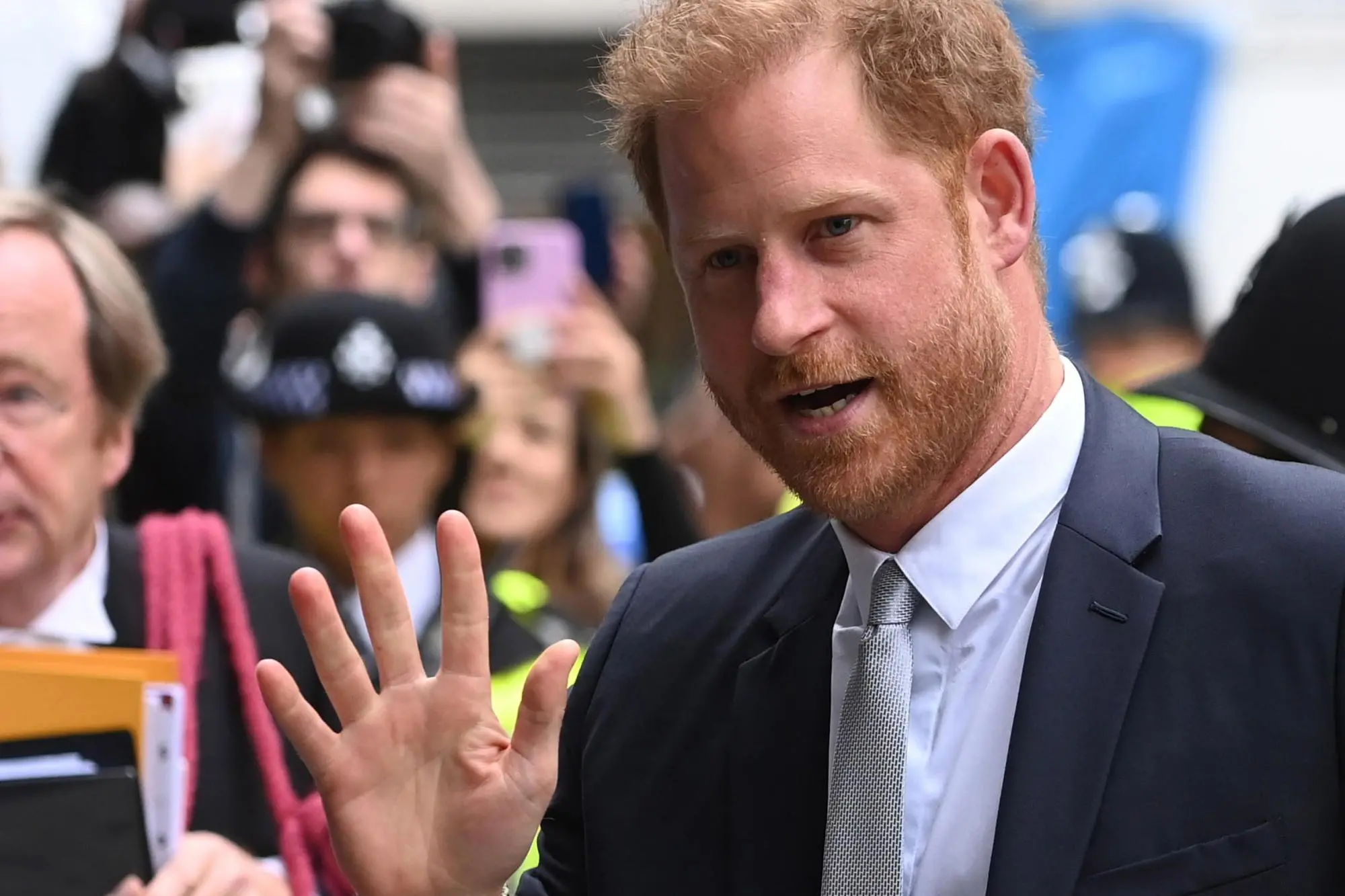 epa10677056 Britain's Prince Harry arrives at the High Court in London, Britain, 07 June 2023. Prince Harry is to give evidence over the phone hacking trial against the Mirror Group Newspapers. The youngest son of Britain's King Charles III is seeking damages against the Daily Mirror over unlawful information gathering through phone hacking. EPA/NEIL HALL