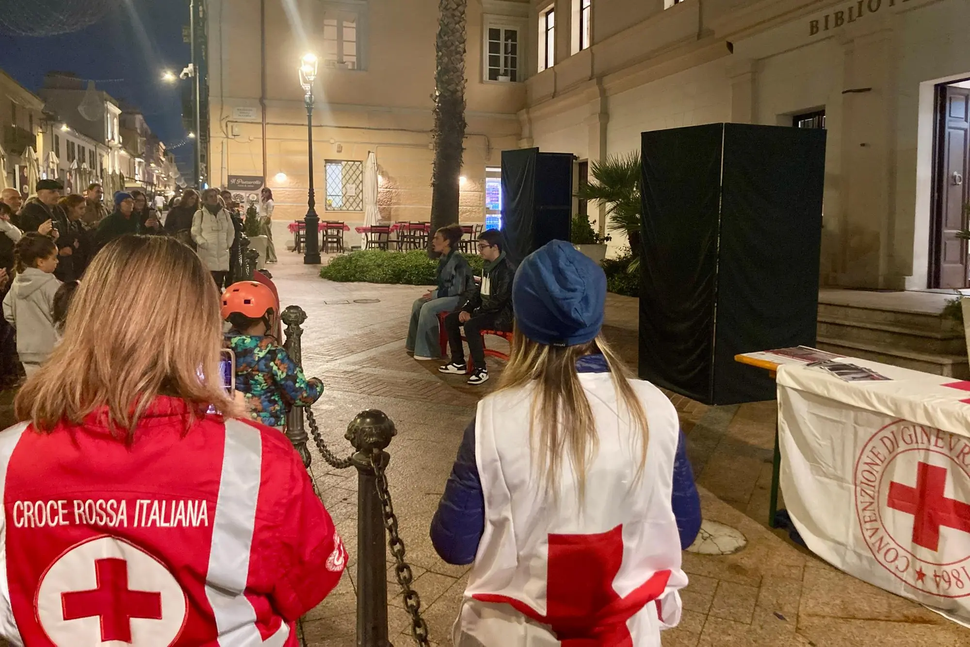 Lo stand della Croce Rossa (foto Montaldo)