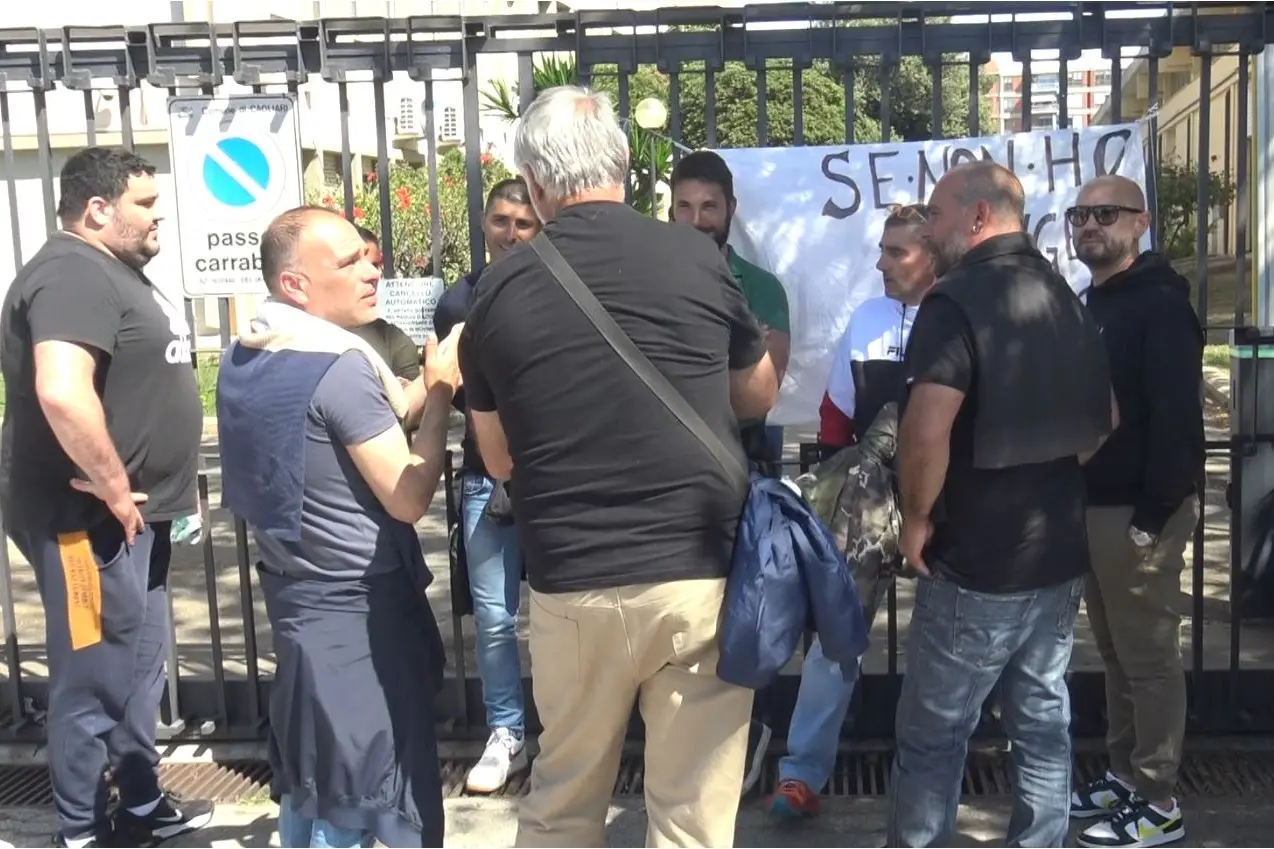 Sit in pescatori oristanesi a Cagliari