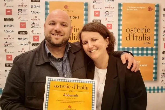 Lo chef Mauro Ladu e sua moglie Sara Tavolacci alla cerimonia di premiazione.