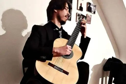 Il chitarrista Marco Carta (foto concessa)