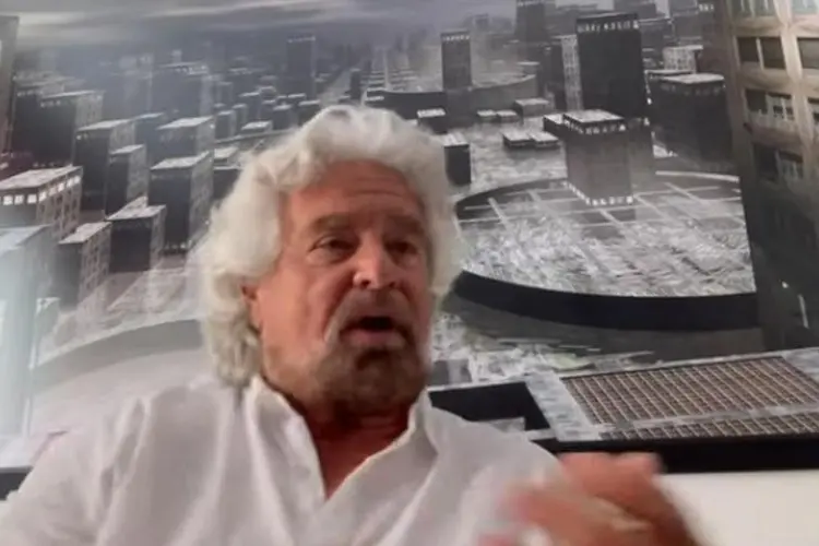 Un frame del video postato da Beppe Grillo sul suo blog (via Ansa)