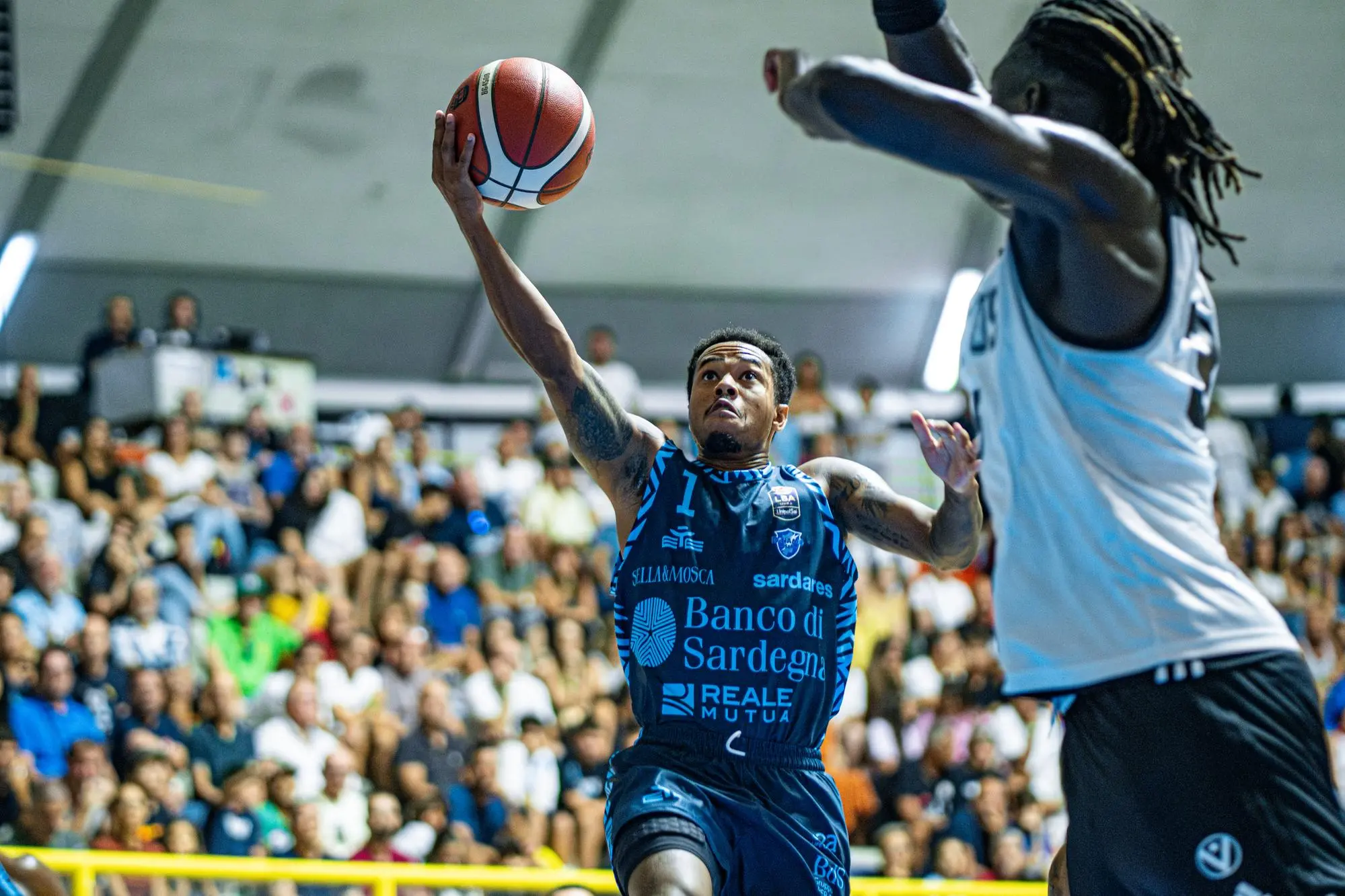 Justin Bibbins a canestro nella finale contro la Virtus Bologna (foto concessa)