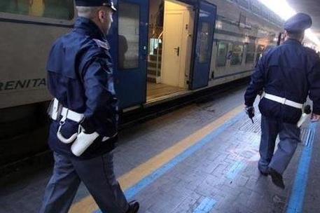 Scatta l’operazione “Stazioni sicure”: 243 viaggiatori controllati dalla Polfer in Sardegna