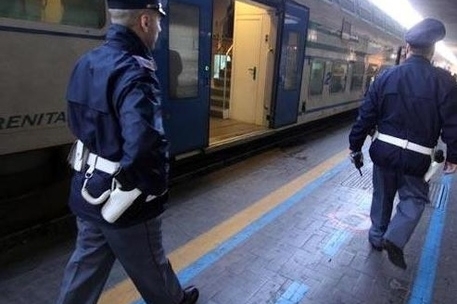Scatta l’operazione “Stazioni sicure”: 243 viaggiatori controllati dalla Polfer in Sardegna (foto Ansa)