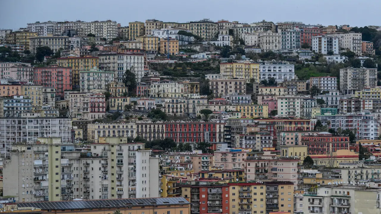 Caccia alle case fantasma grazie a satelliti e intelligenza artificiale