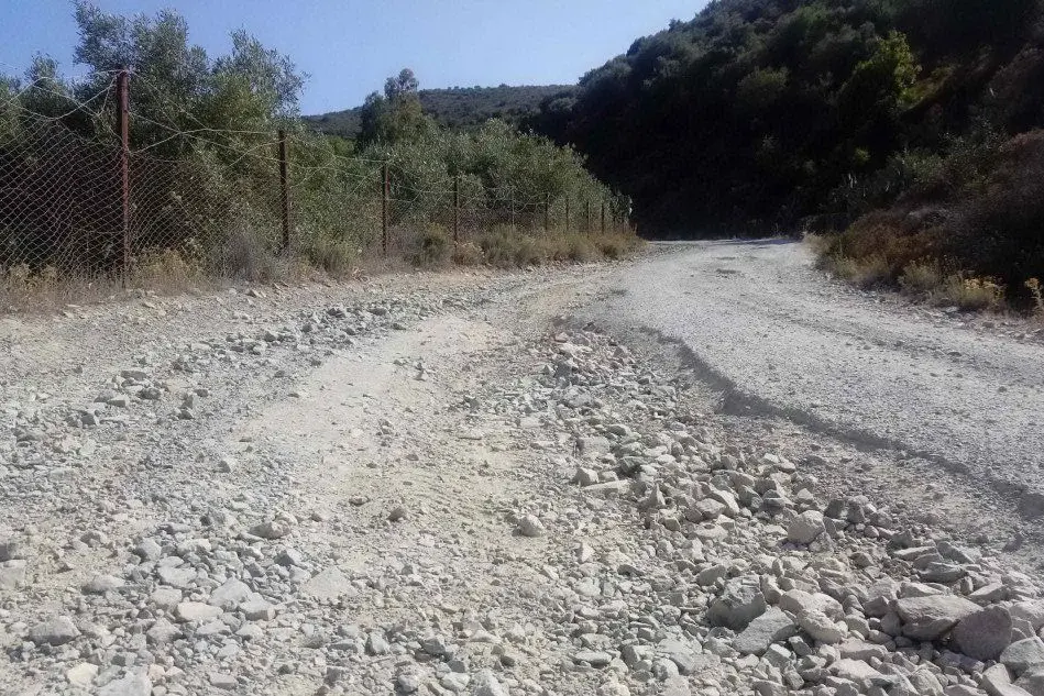 La strada dissestata dall'alluvione di Perdu Carrara a Burcei (foto concessa)