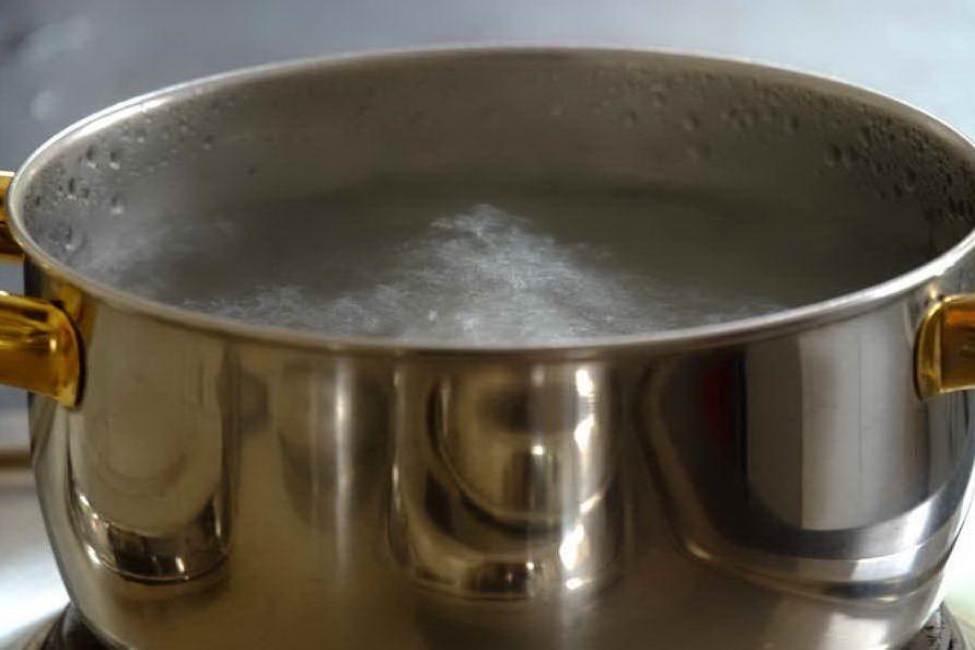 Bimba si ustiona con l'acqua della pasta: è grave