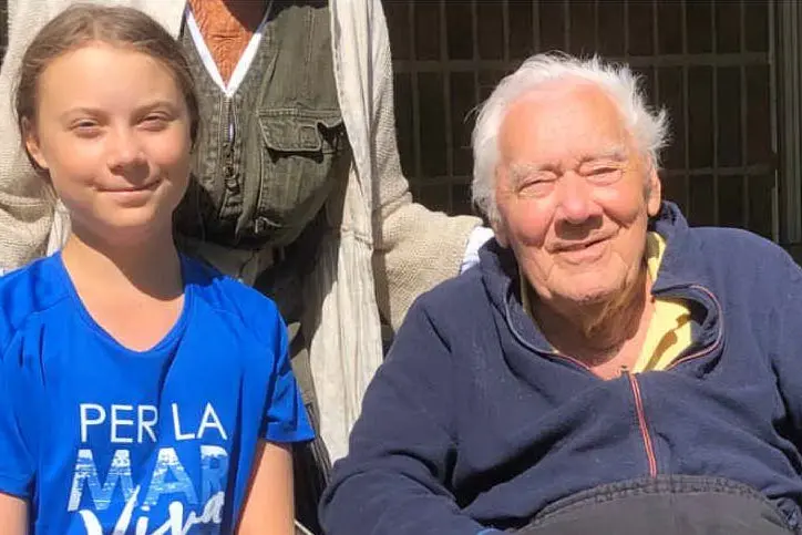 L'attivista 16enne e il nonno Olof (foto Twitter Greta Thunberg)