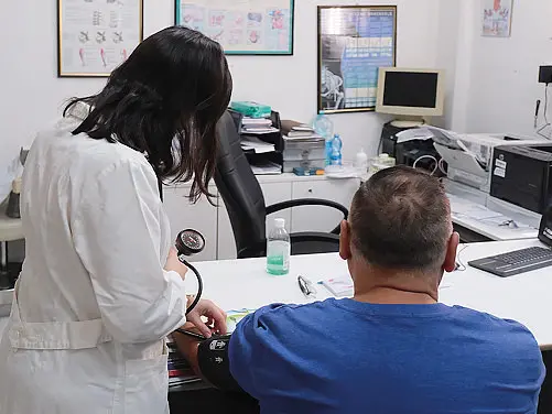 Una visita medica, immagine simbolo (Archivio L'Unione Sarda)