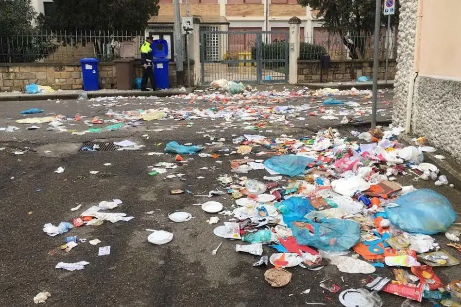 L'atto vandalico a Villacidro davanti al Liceo Piga