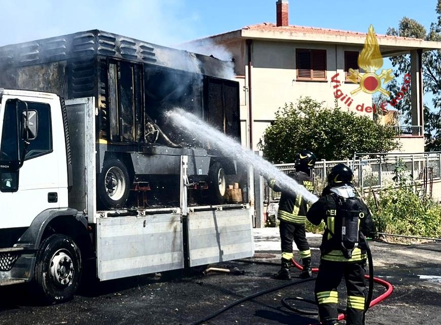 Capoterra, motocompressore in fiamme