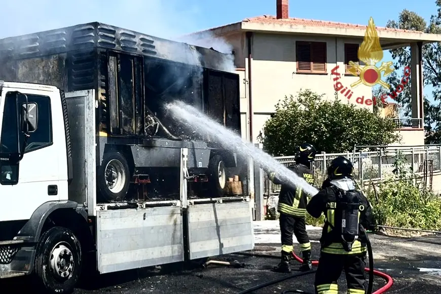 L'intervento (foto Vigili del fuoco)