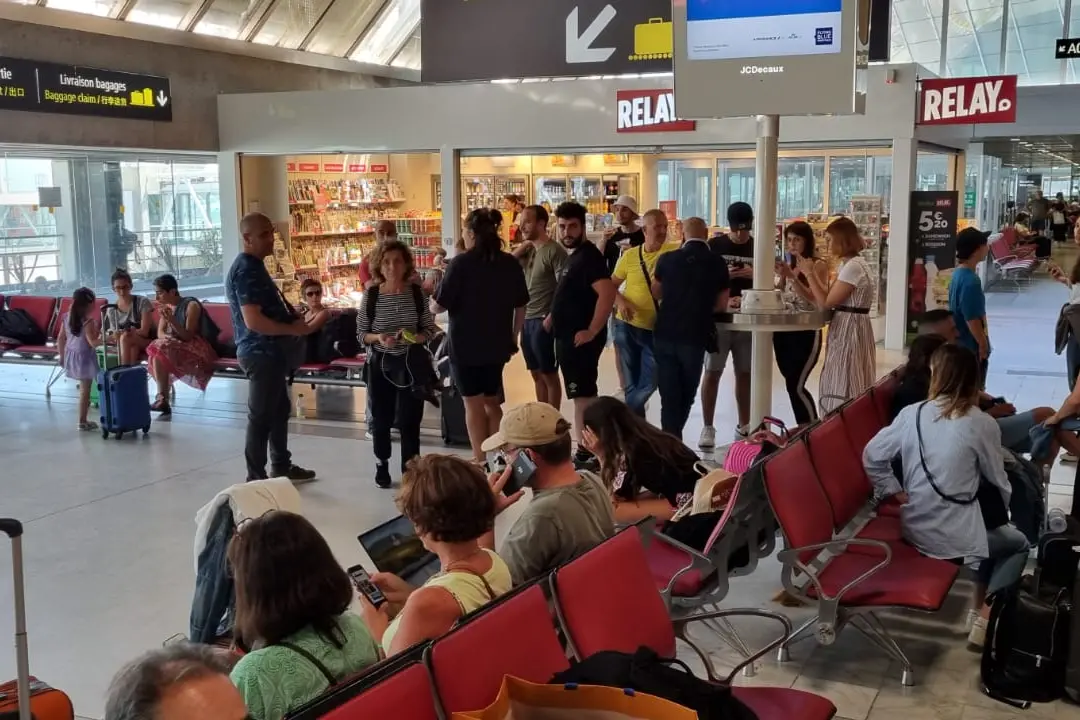 L'attesa all'aeroporto di Nizza (Foto concessa)