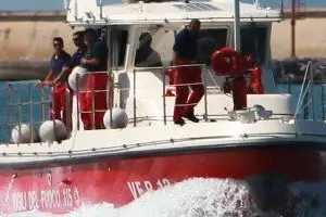 Una motovedetta dei vigili del fuoco