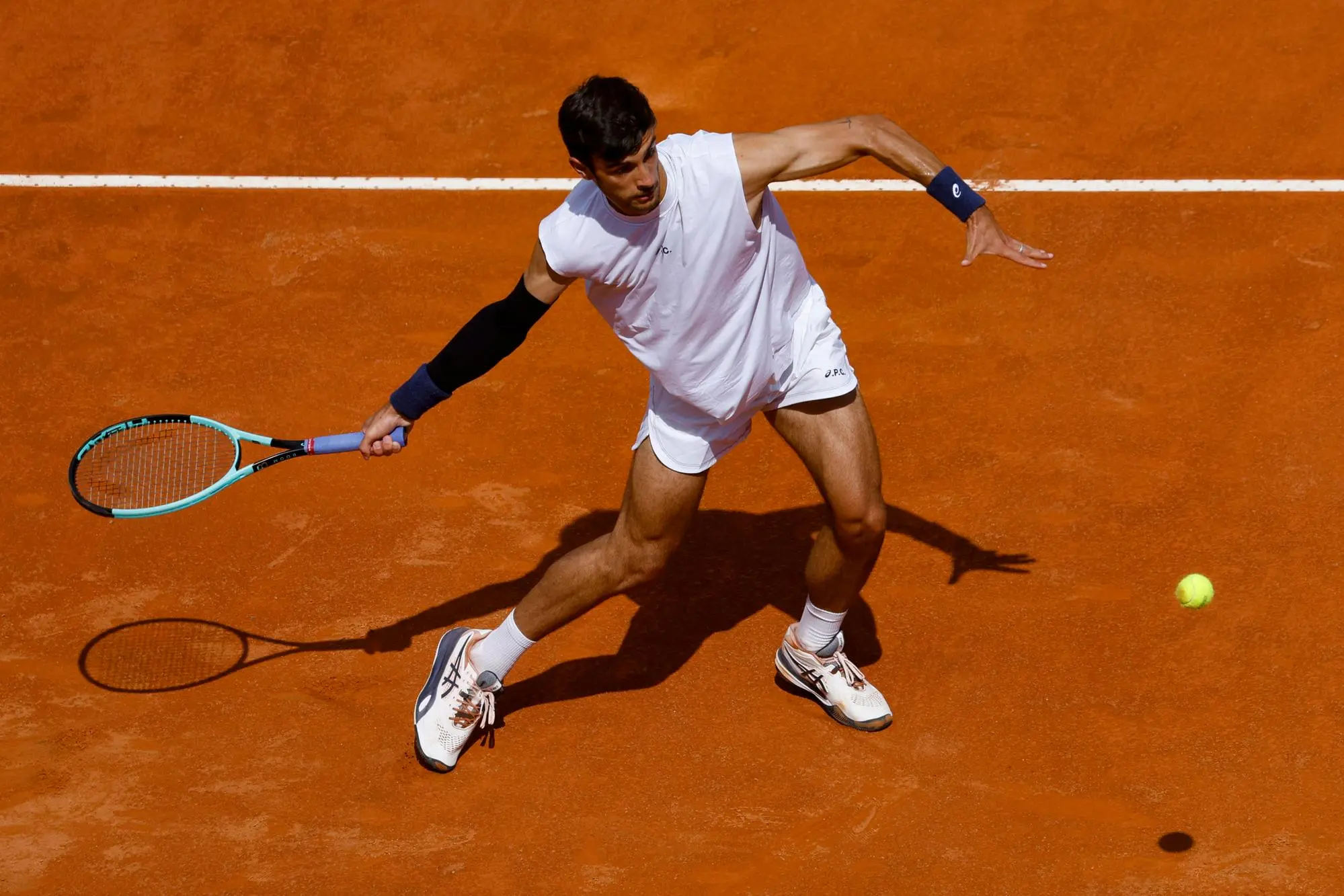 Lorenzo Musetti of Italy during his men’s singles second round match against Otto Virtanen of Finland (not pictured) at the Italian Open tennis tournament in Rome, Italy, 09 May 2025. ANSA/FABIO FRUSTACI