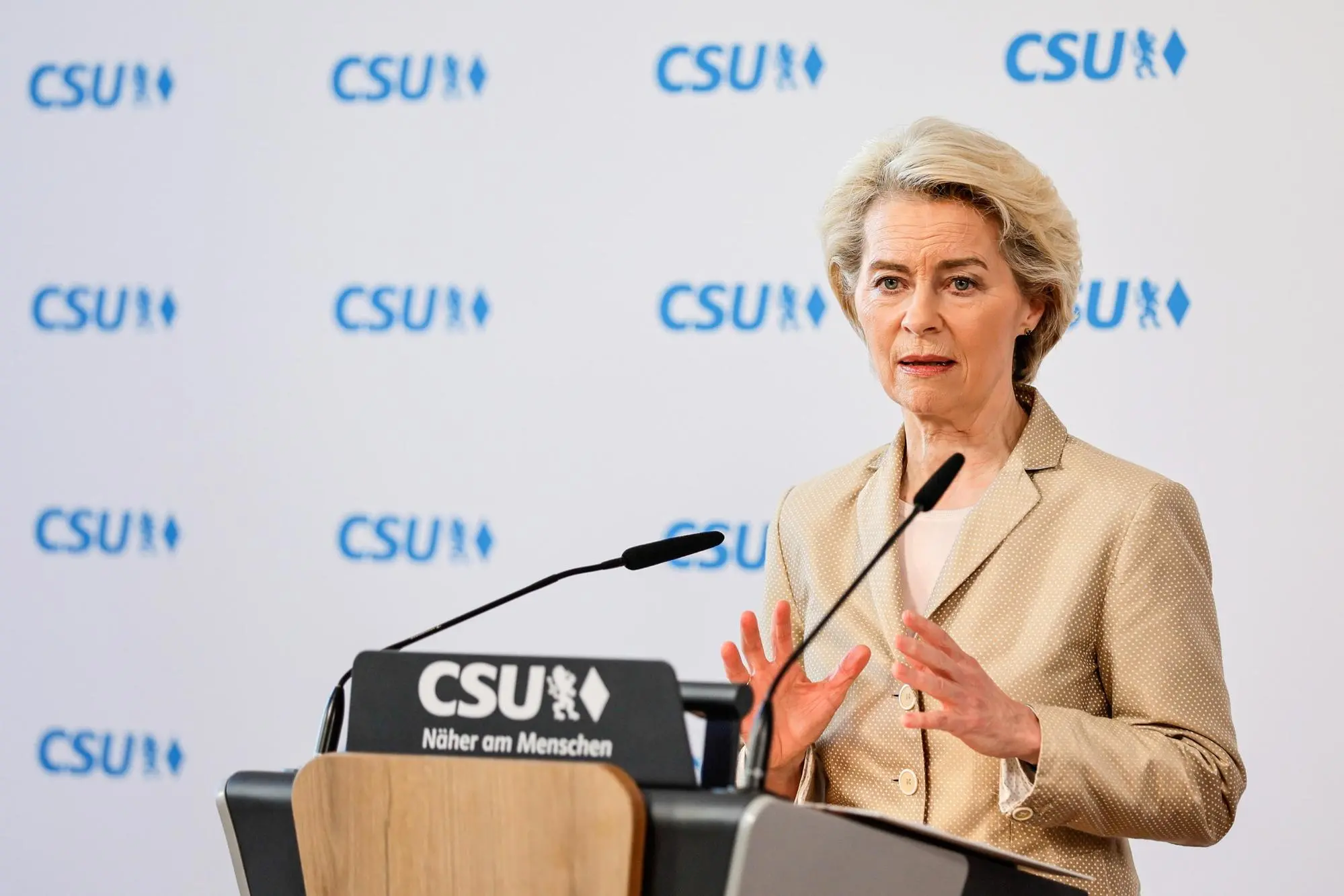 epa11157448 European Commission President Ursula von der Leyen speaks during a press statement for the 'Transatlantic Forum' as a side event of the 60th Munich Security Conference (MSC), in Munich, Germany, 16 February 2024. More than 500 high-level international decision-makers meet at the 60th Munich Security Conference in Munich during their annual meeting from 16 to 18 February 2024 to discuss global security issues. EPA/RONALD WITTEK