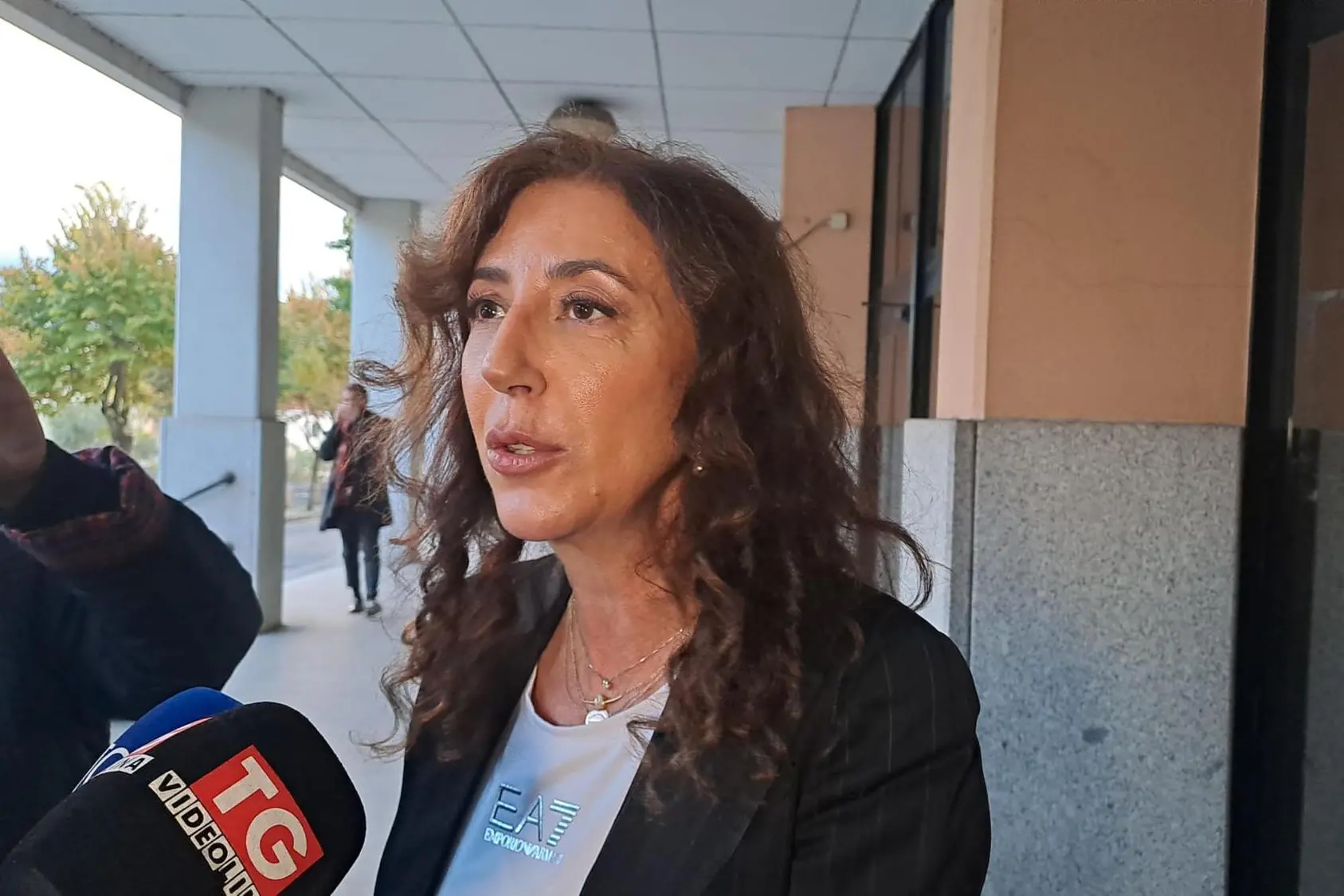 Antonella Cuccureddu, che difende Ciro Grillo, Edoardo Capitta, Vittorio Lauria e Francesco Corsiglia, accusati di violenza sessuale di gruppo nei confronti di una ragazza, Tempio Pausania, 8 novembre 2023. ANSA