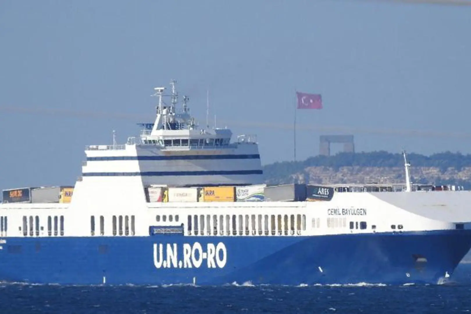 Il mercantile turco Galata Seaways, che è stato sequestrato da migranti clandestini nascosti a bordo del natante (foto Ansa)