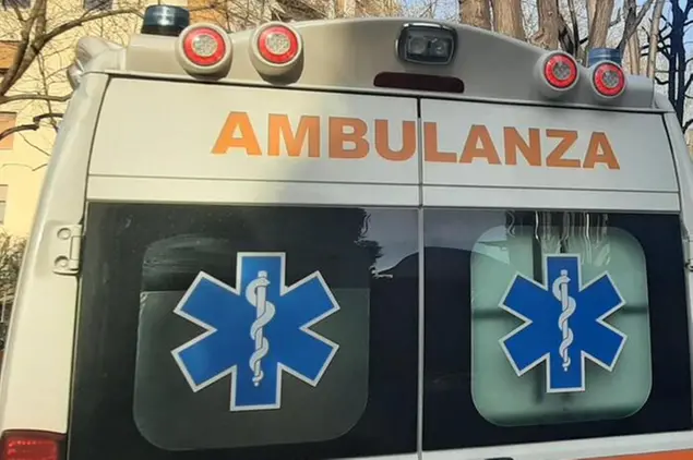 Ambulanza (foto Ansa)