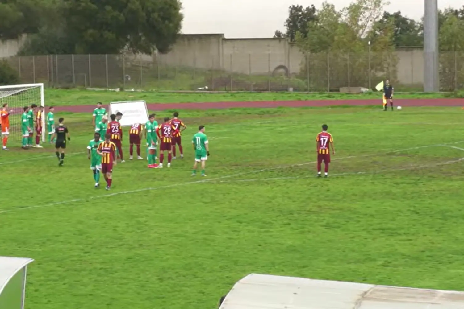 Calcio d'angolo per l'Alghero nel match con l'Arzachena (foto Ilenia Giagnoni)