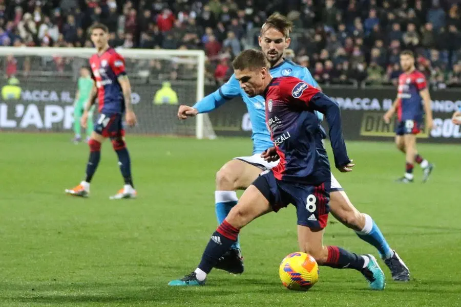 Cagliari's Razvan Marin in action during the Italian Serie A soccer match Cagliari Calcio vs SSC Napoli at Unipol Domus stadium in Cagliari, Sardinia island, Itally,21 February 2022 ANSA/FABIO MURRU