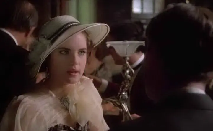 Elizabeth McGovern recita nel ruolo di Deborah (foto Wikipedia)
