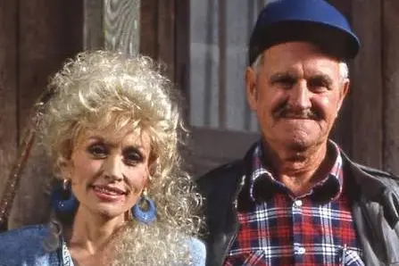 Dolly Parton (1946-2026) e il padre Robert Lee (1921-2000)