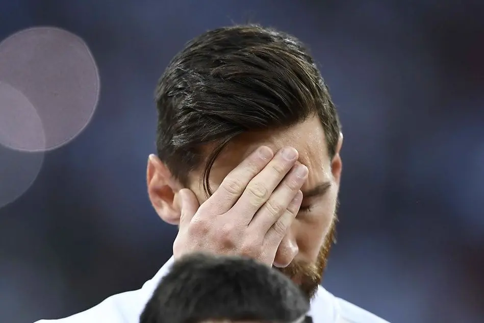 Leo Messi durante l'inno argentino