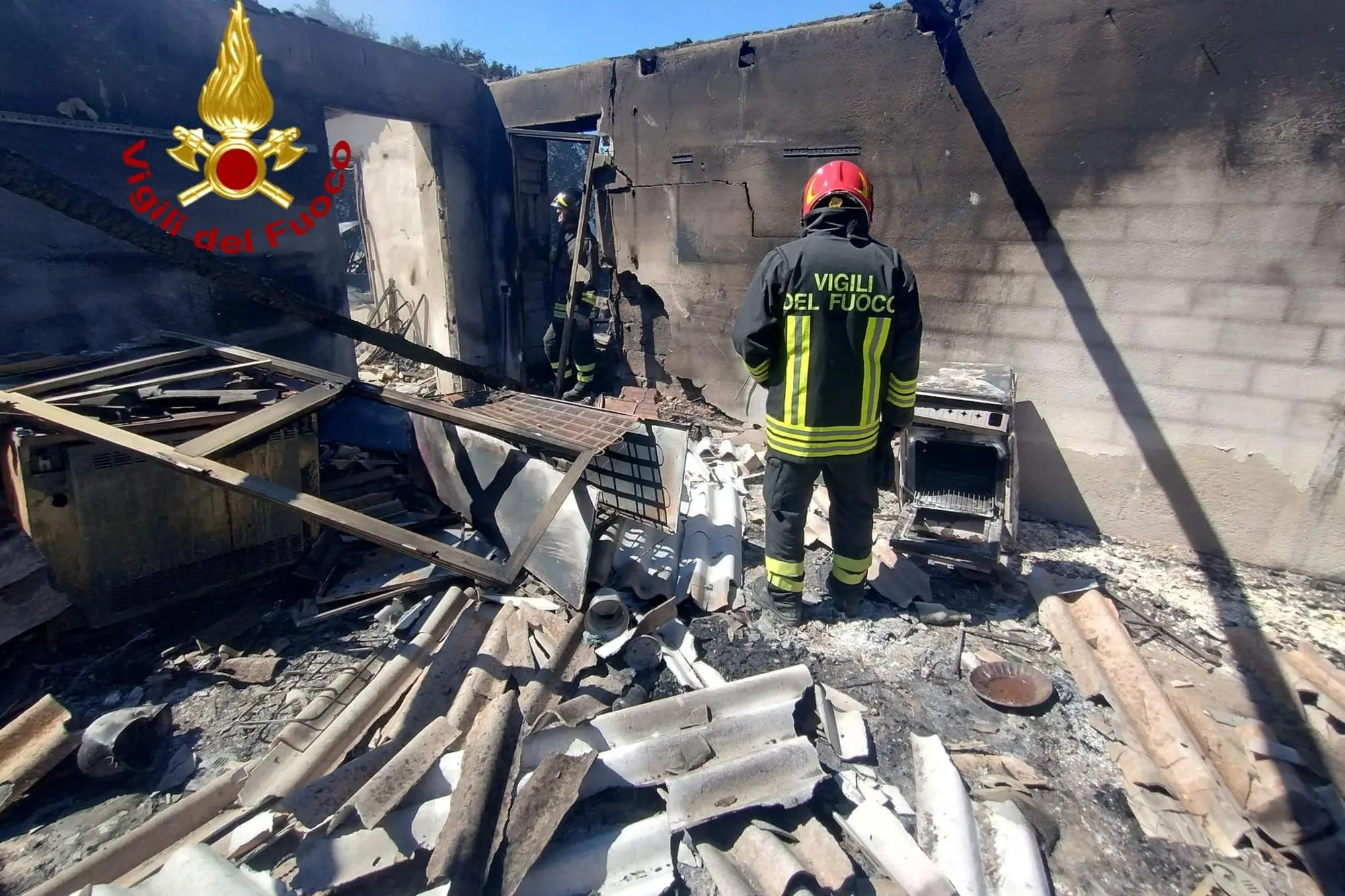 L'intervento dei vigili del fuoco a Orosei