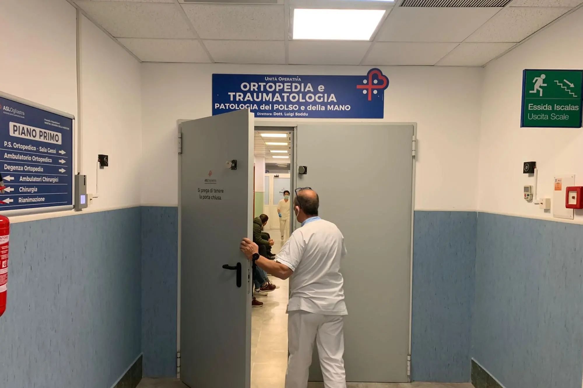 L'ingresso del reparto di Ortopedia dell'ospedale di Lanusei (foto Secci)