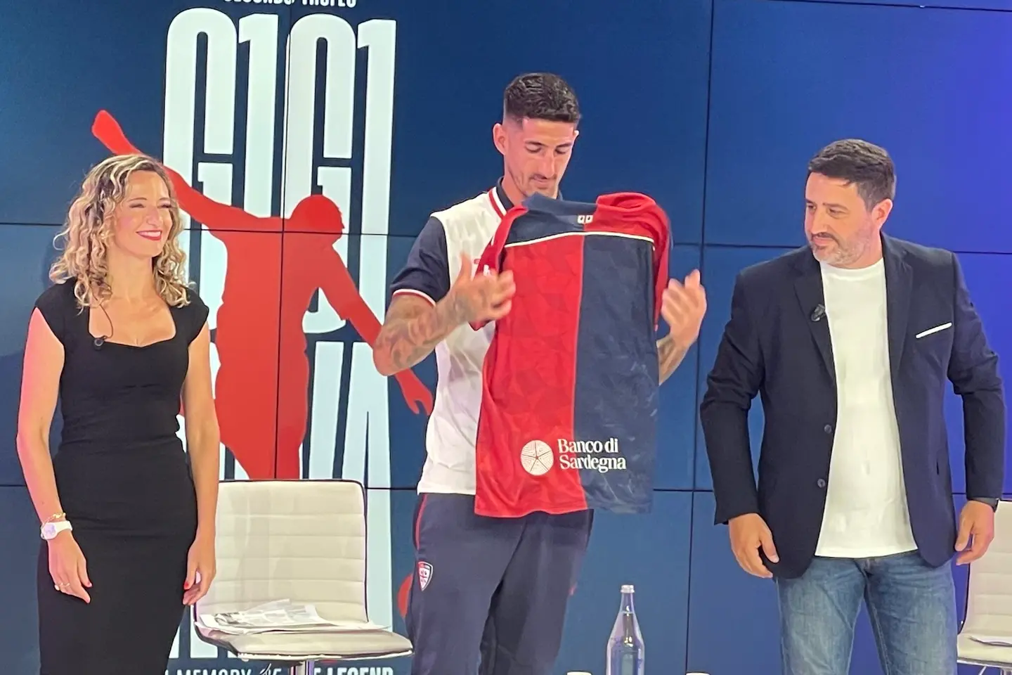 Caso Esposito, scontro totale Domani c’è il trofeo Gigi Riva