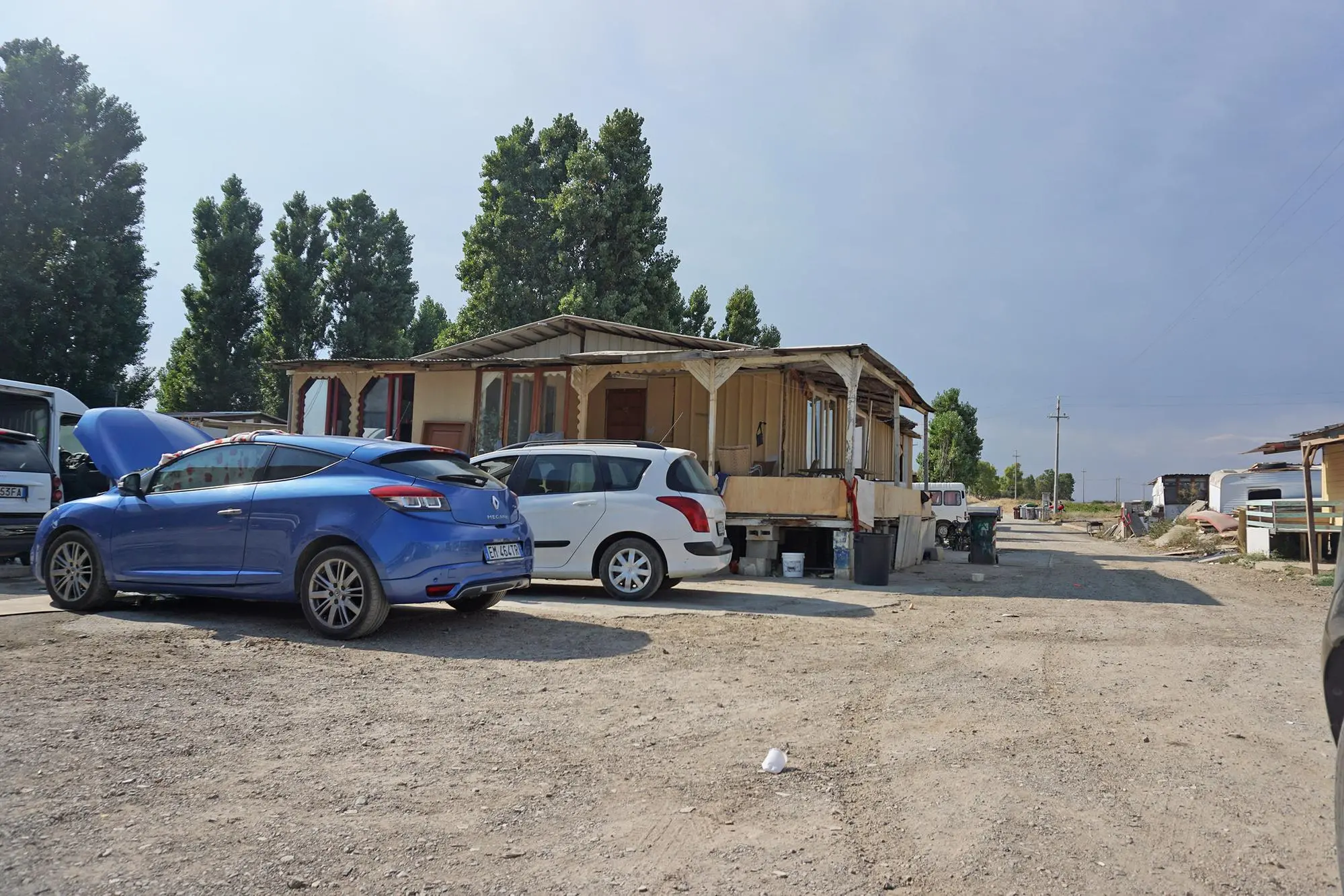 Il campo rom sulla 387