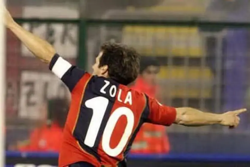 Arriva a Cagliari negli ultimi anni della sua carriera, segnando 22 gol in 74 partite
