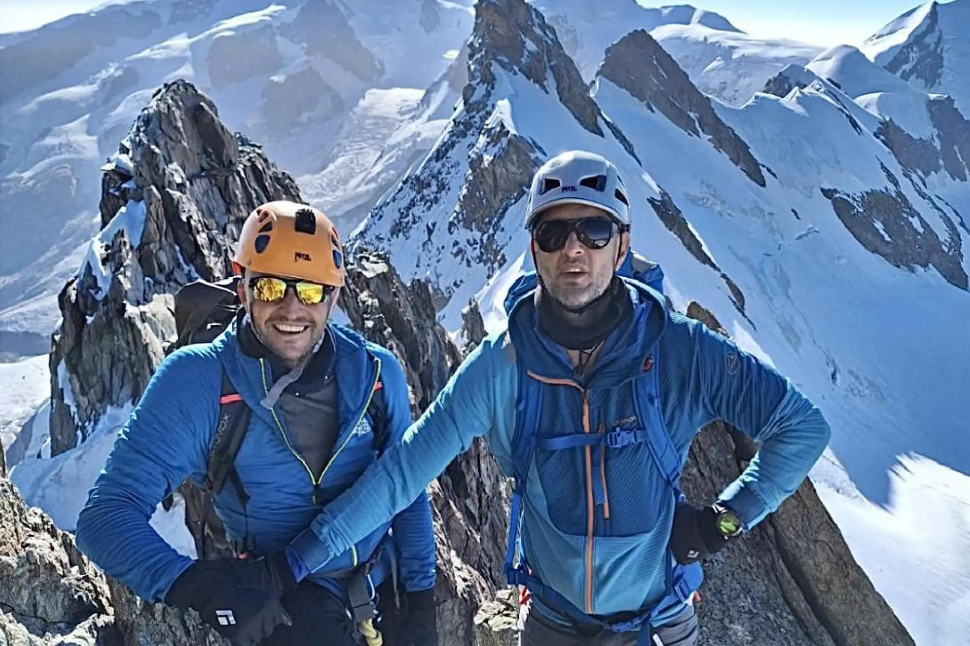 Luca Perazzini, 42 anni, e Cristian Gualdi, di 48 anni, i due alpinisti emiliani, scivolati in un canalone sul Gran Sasso a quota 2.700 metri, dove sono bloccati da domenica pomeriggio in attesa dei soccorsi, sospesi da ore a causa del maltempo che imperversa sulla zona, con visibilità ridotta a zero e raffiche di vento a 100 km orari. Facebook Luca Perazzini + ATTENZIONE LA FOTO NON PUO' ESSERE PUBBLICATA O RIPRODOTTA SENZA L'AUTORIZZAZIONE DELLA FONTE DI ORIGINE CUI SI RINVIA + NPK