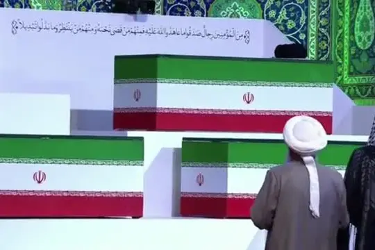 Iran, la salma di Ali Khamenei alla Grande Moschea di Teheran